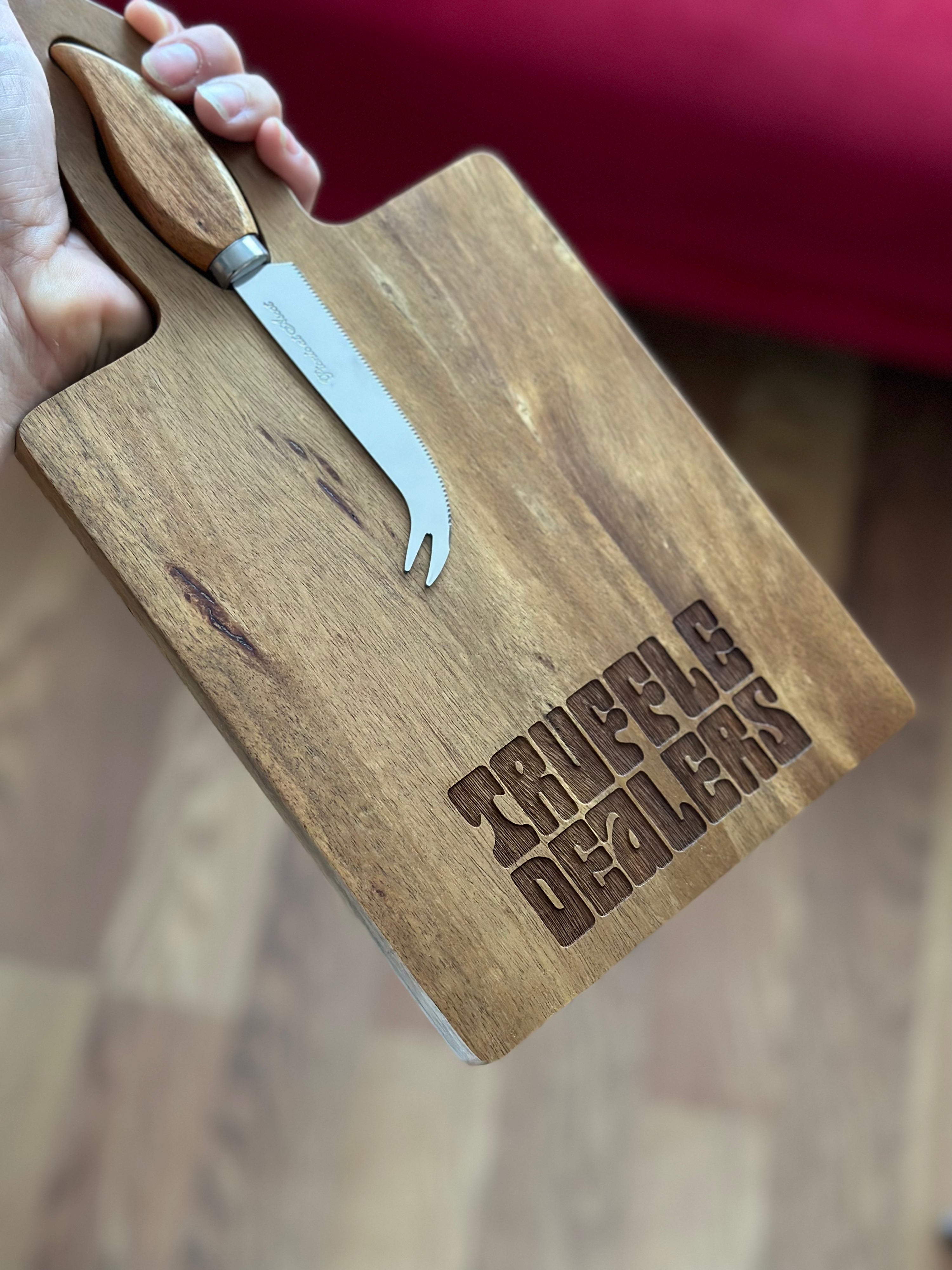 Cutting board & Knife by Truffle Dealers